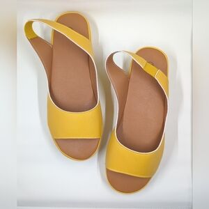 Yellow Open Toed Sling Back Faux Leather Slip-on Sandals Size 8